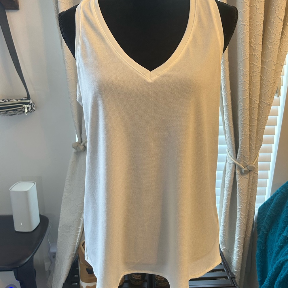 NWT Express off White Sleeveless V-Neck Top Medium